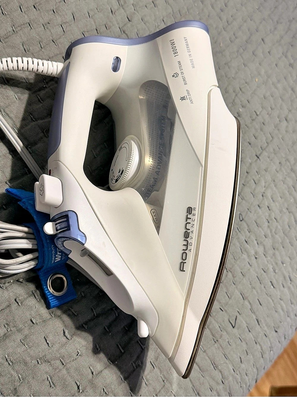Rowenta Advancer D3030 Steam Iron White Blue